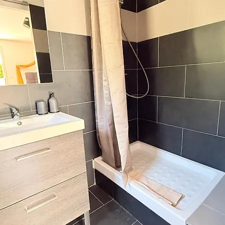 Apartment Cite Paoline Quiet Escape Avec Terrasse Parking & Wi-fi *