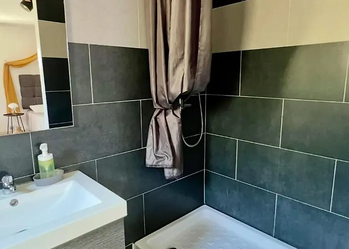 Cite Paoline Quiet Escape Avec Terrasse Parking & Wi-fi דירה קורטה